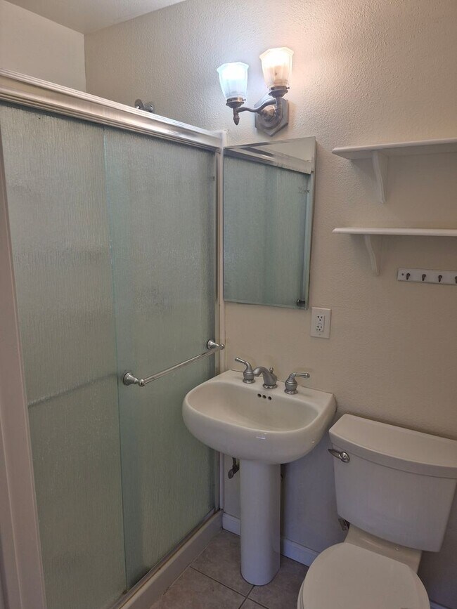 Building Photo - Remodeled 3 Bedroom 2 Bathroom Carmichael ...
