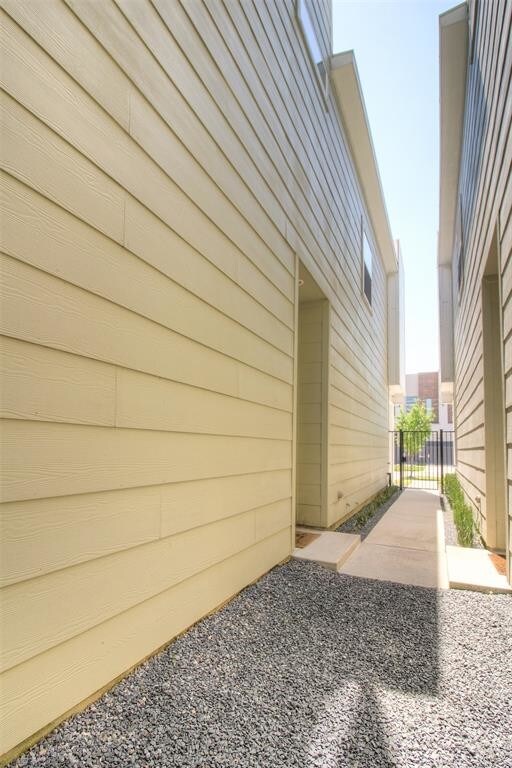 Building Photo - 2210 Hutchins St