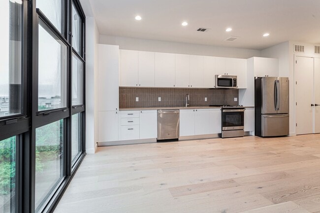 Building Photo - Light-Filled 2 Bed / 1 Bath – Wide-Plank Hardwood & W/D Included