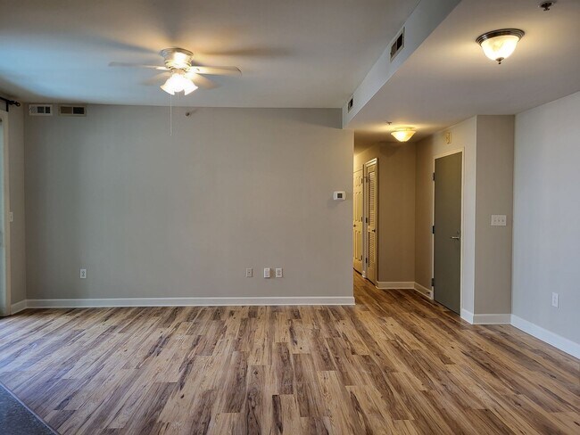Building Photo - 2 bedroom Condo In Gateway Plaza