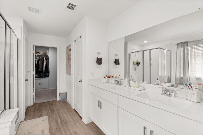 Building Photo - 1008 Caramel Shrs Dr