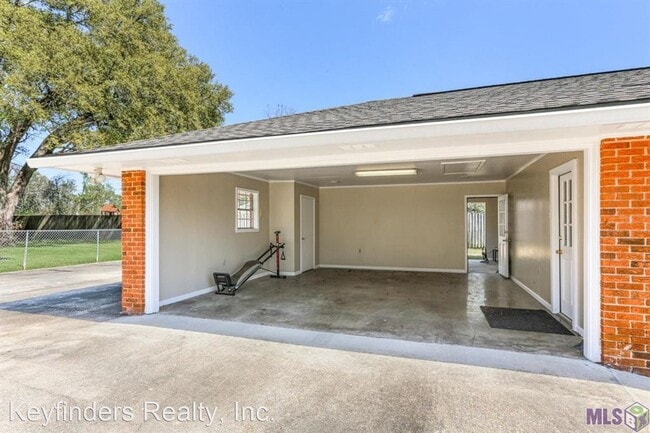 Building Photo - 3 br, 2 bath House - 14217 Highland Road
