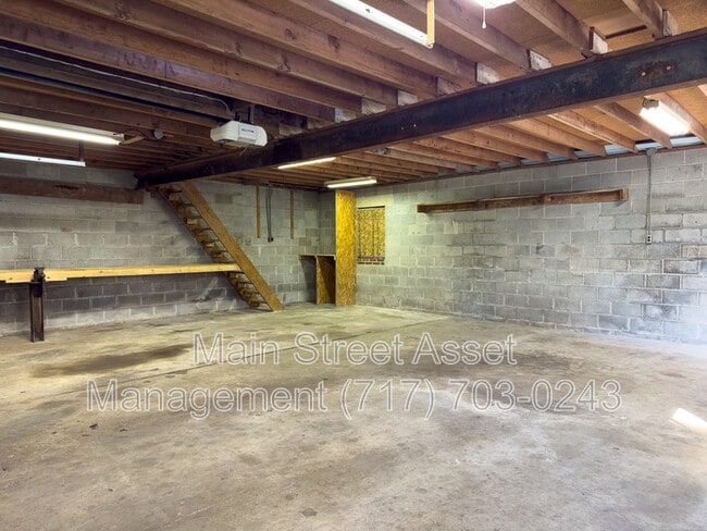 Building Photo - 735 Yellow Hill Rd