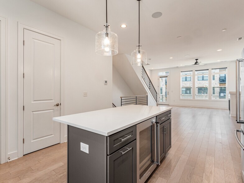 Building Photo - 766 N 6th St