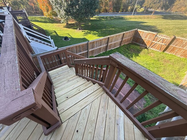 Building Photo - Spacious Townhome in desirable Bel Air Nei...