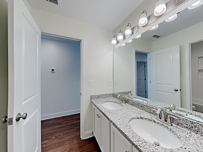 Building Photo - 3216 Oakfields Rd