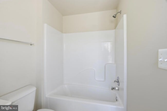 Building Photo - 410 Thelma Rd