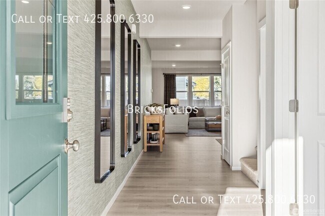 Building Photo - 2423 Hyde Ct NE