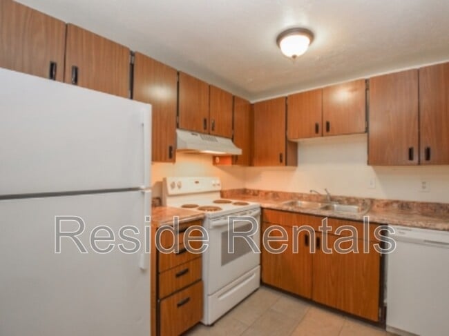 Building Photo - 654 1/2 East 800 North - 4