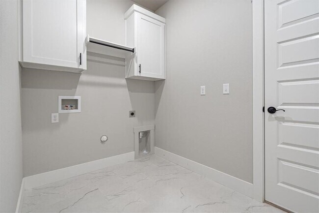 Building Photo - 7002 SW Basswood Ave