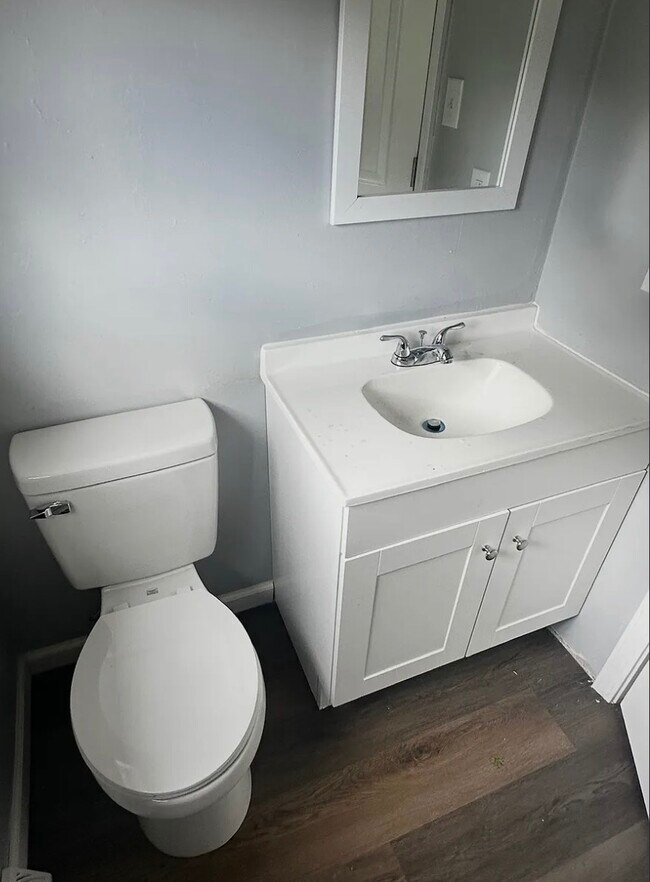 Building Photo - Charlotte's Crossing 74