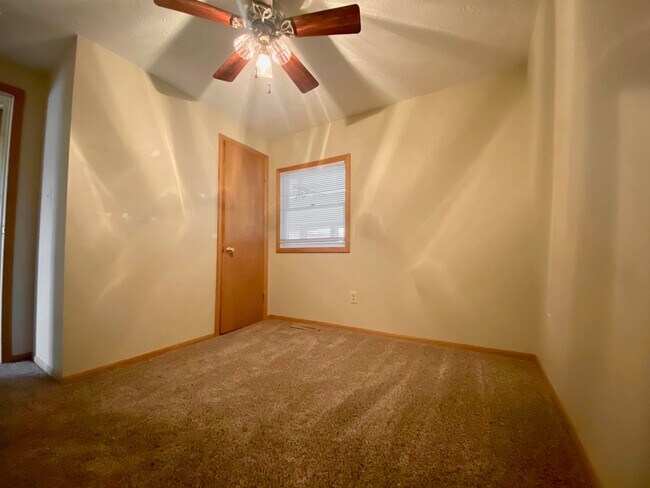 Building Photo - Three Bedroom in Battle Creek