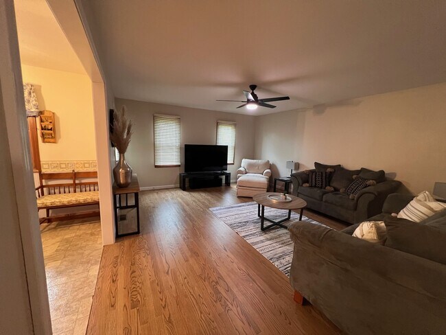 Primary Photo - 6 Gail Dr