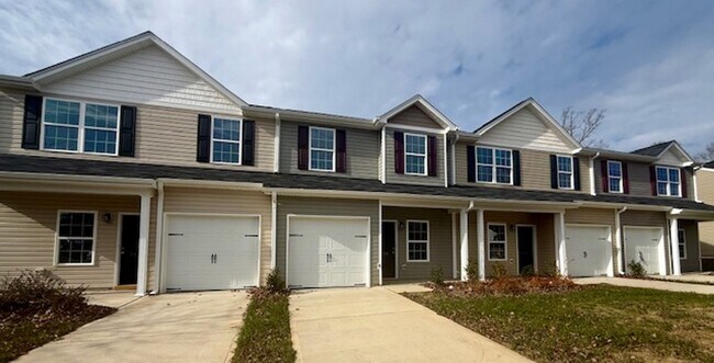 Building Photo - Two bedroom, 2.5 bath townhome with loft in Ridge Creek, Whitsett
