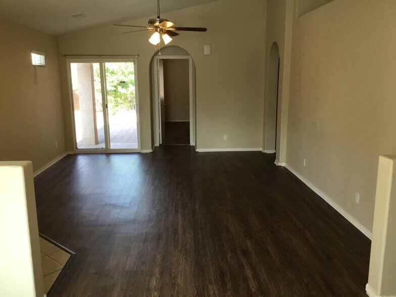 Building Photo - 10215 Calle Chulita NW