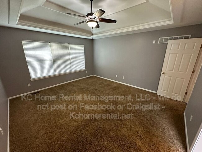 Building Photo - 625 NW Rosaceae Dr