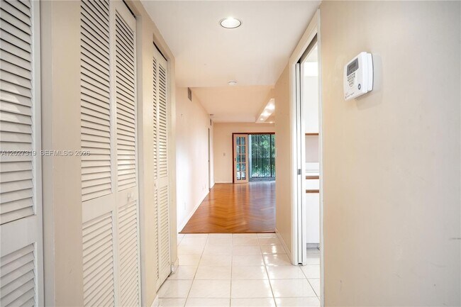 Building Photo - 150 S Hollybrook Terrace
