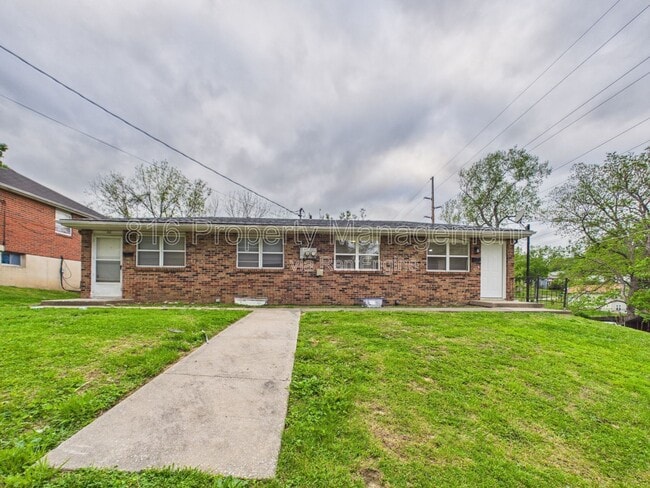 Building Photo - 100 S Oxford Ave