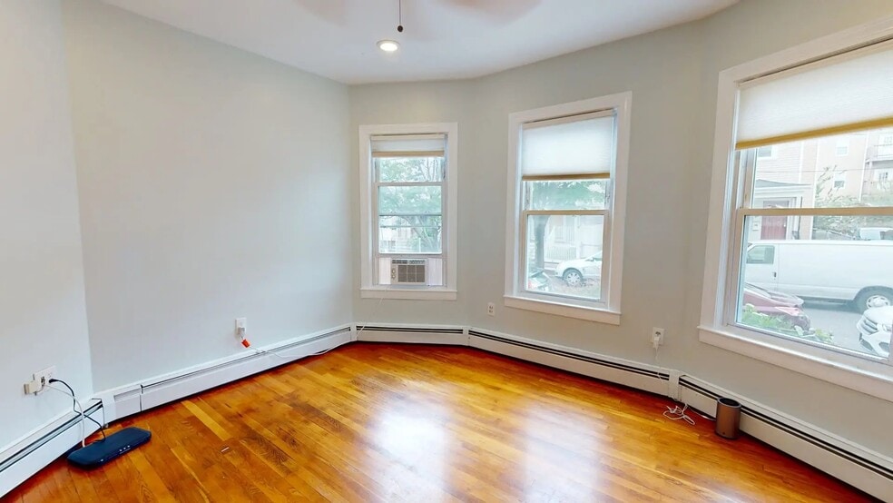 Building Photo - 21 Rossmore St