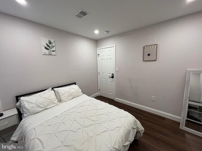 Building Photo - 1985 N 63rd St