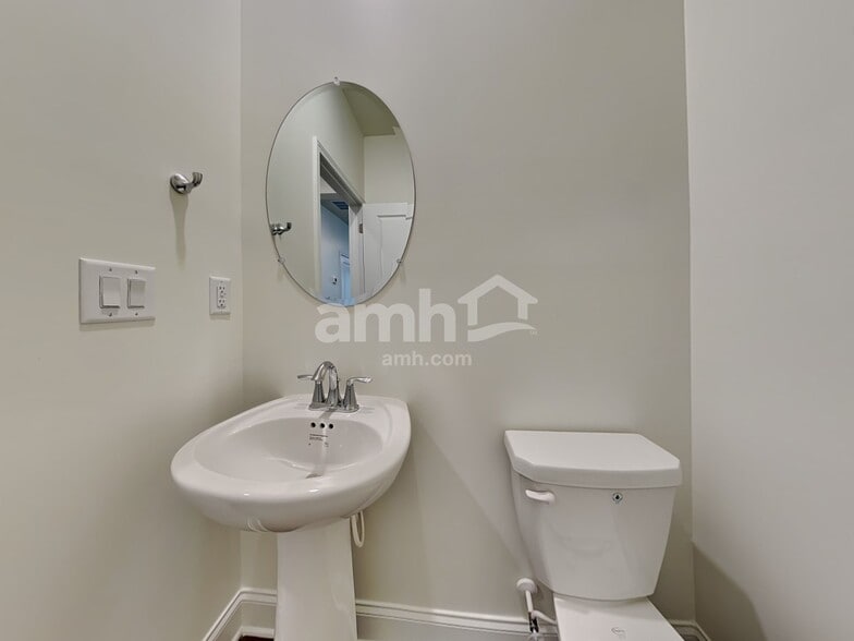 Building Photo - 189 Willow Ln