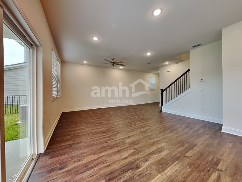 Building Photo - 383 Onate Cir