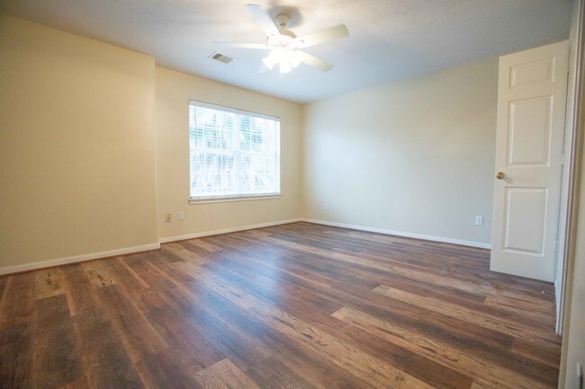 Building Photo - 7824 Comal St