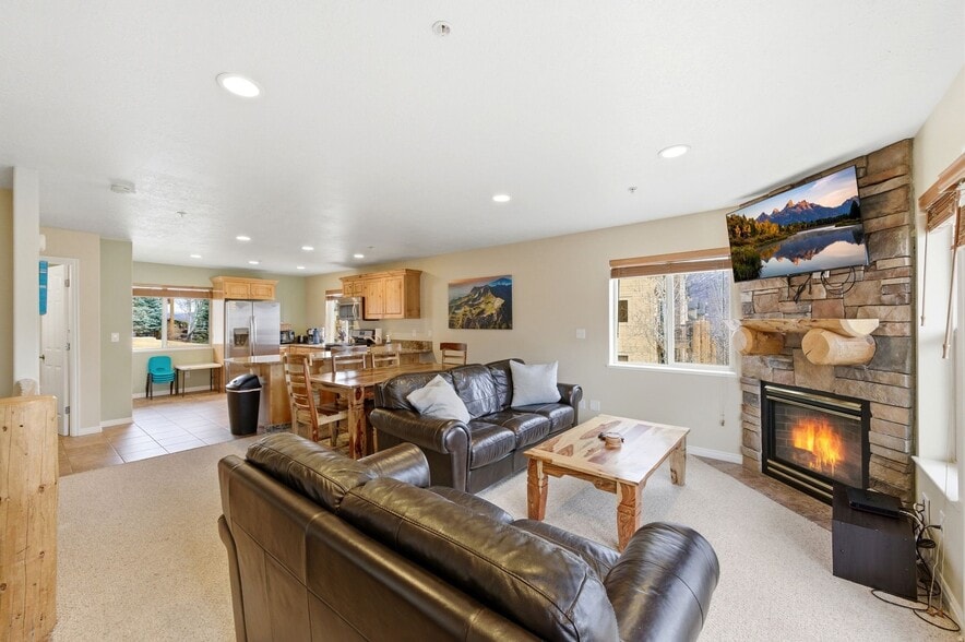 Building Photo - 3555 N Fox Run Dr