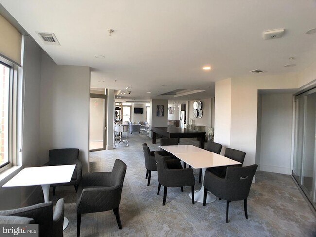 Building Photo - 3600 S Glebe Rd