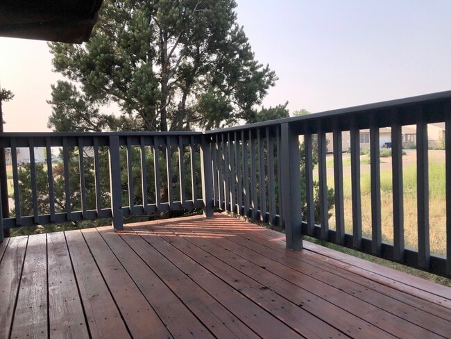 Building Photo - 738 S Watermelon Dr