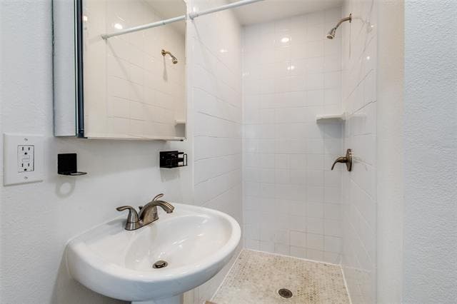 Building Photo - 11351 Lippitt Ave