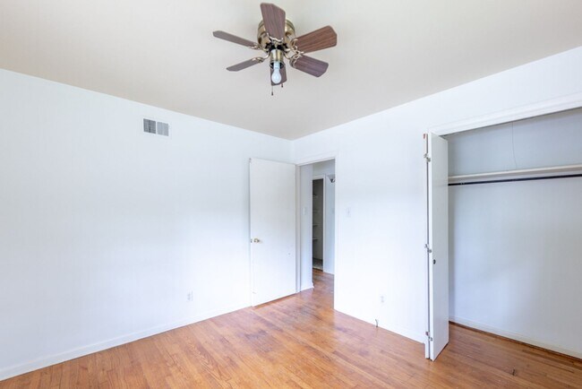 Building Photo - Charming Single-Level Brick Home with Large Yard & Patio in Little Rock