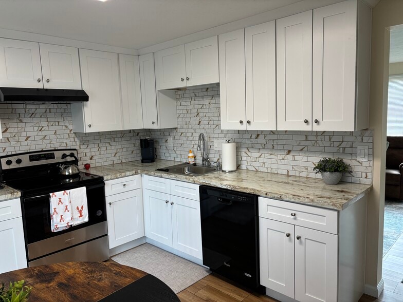 Building Photo - 10251 Spinnaker Run