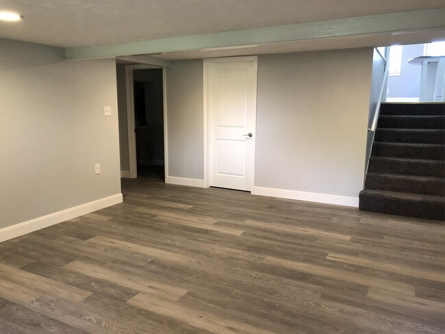 Building Photo - 675 N Overlook Dr