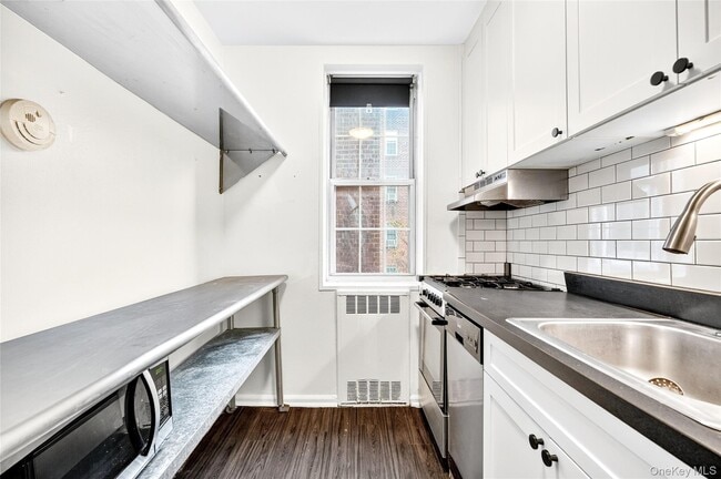 Building Photo - 770 Bronx River Rd