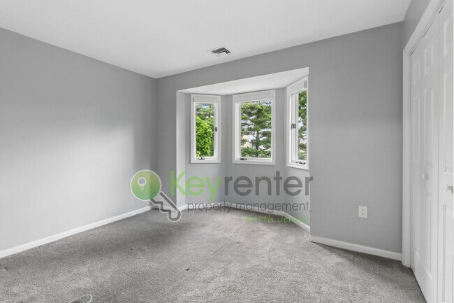 Building Photo - Spacious 2BR/2BA Duplex in Gated Community with Parking, Washer/Dryer & NYC Skyline Views