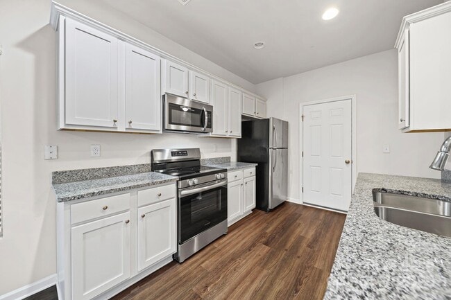 Building Photo - 916 S Battleground Ave