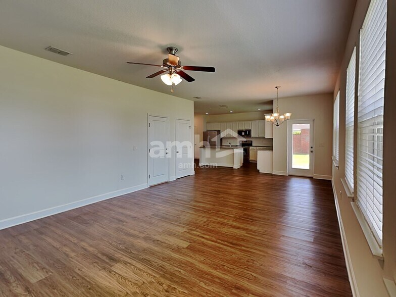 Building Photo - 2043 Pirie Pl