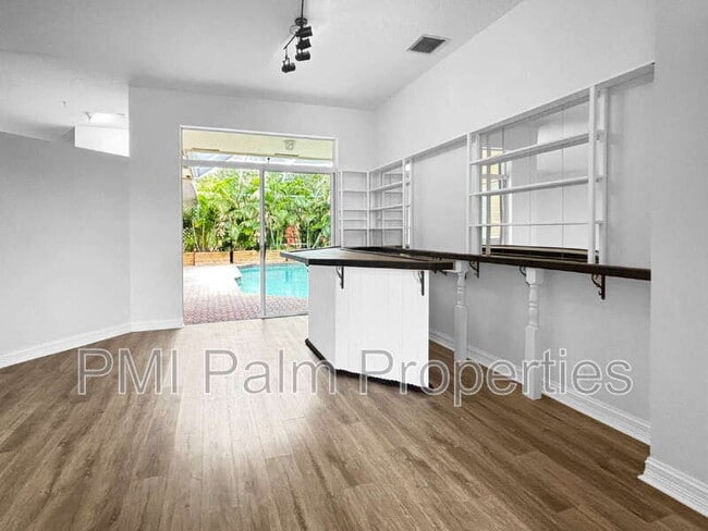 Building Photo - 10293 Allamanda Blvd