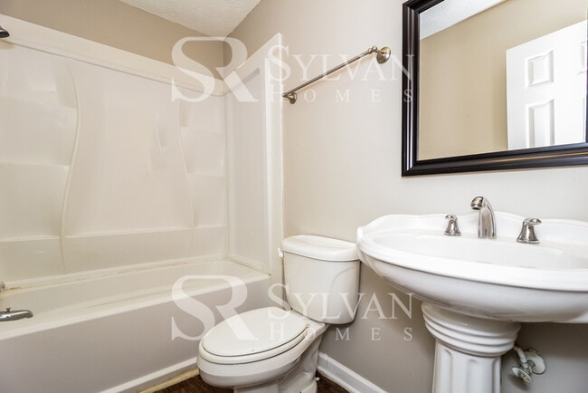 Building Photo - Where Charm Meets Comfort