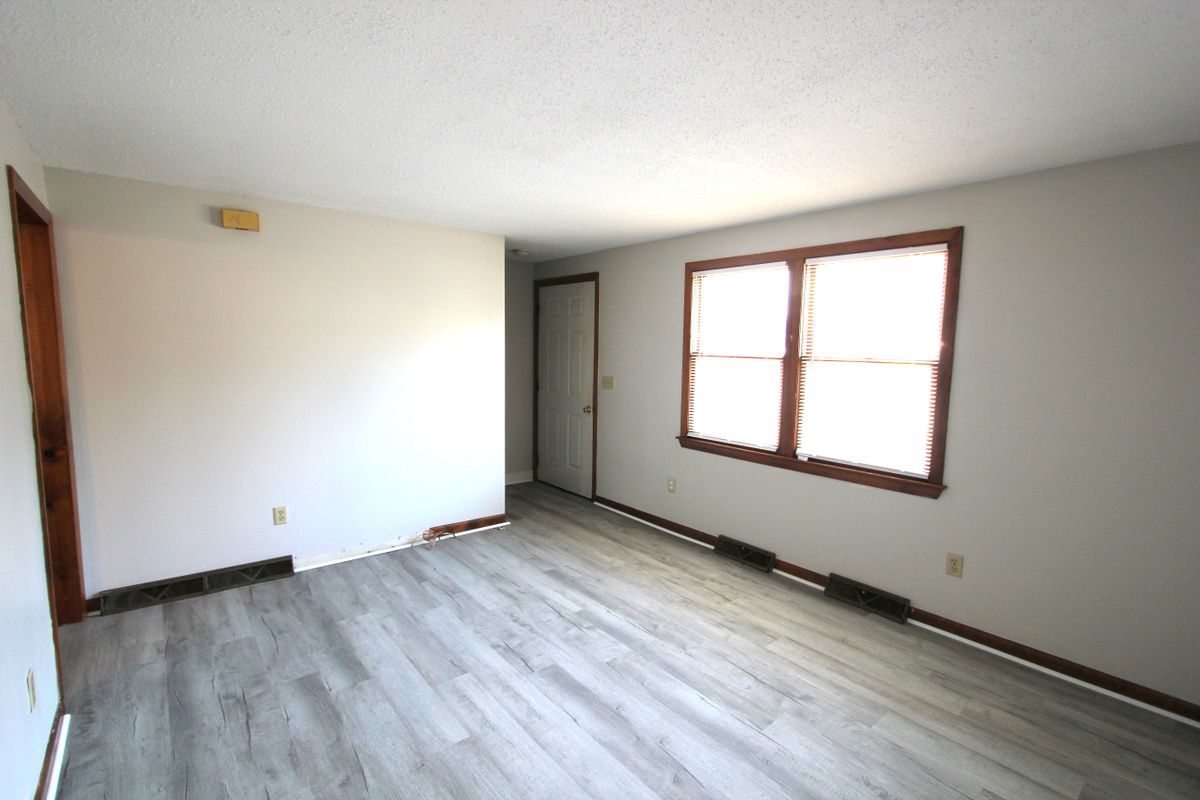 Building Photo - 21 Moore Ave