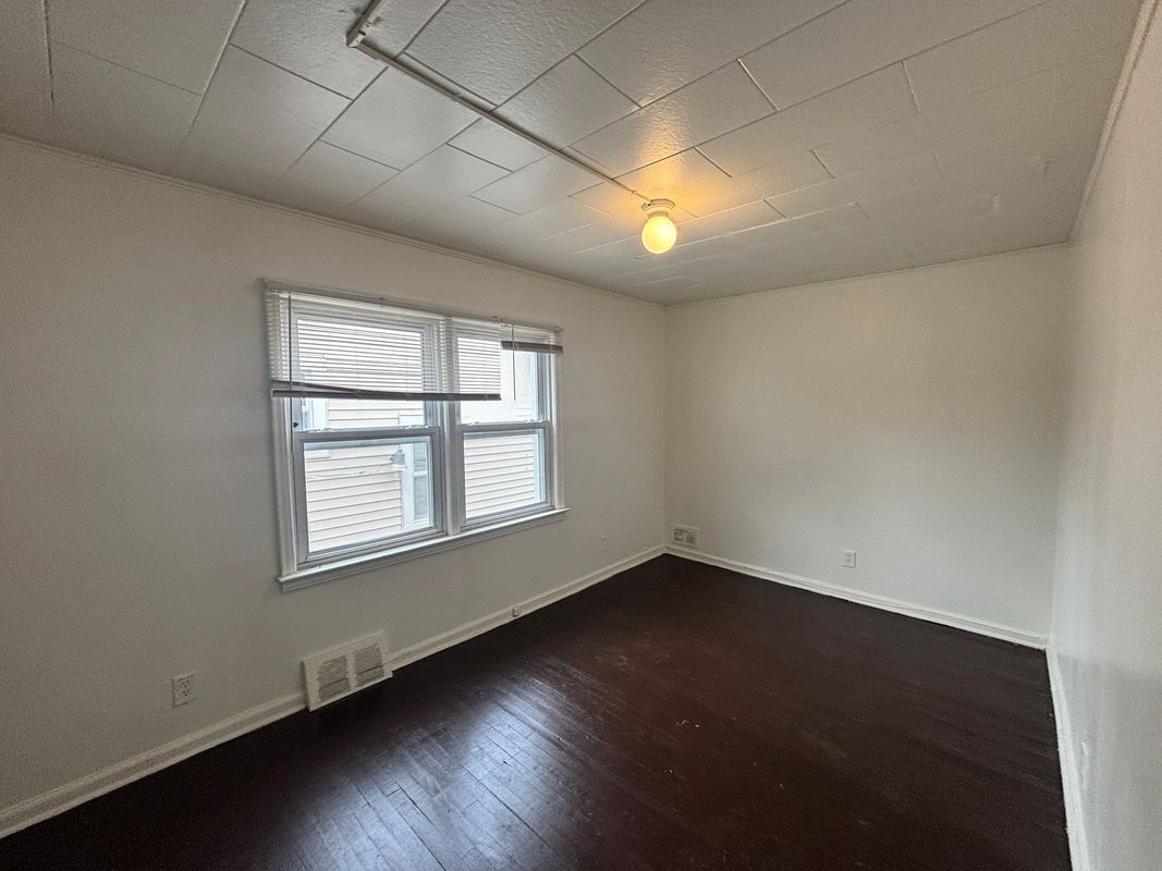 Building Photo - 15785 Pinehurst St