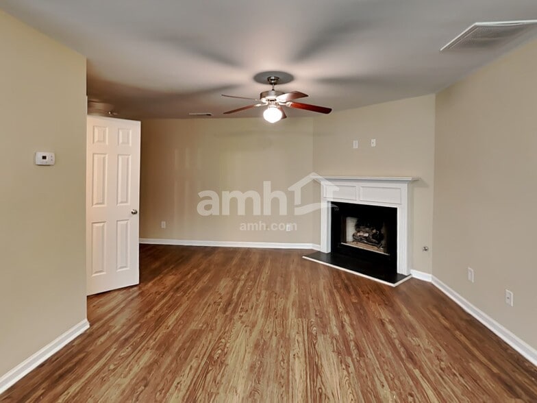 Building Photo - 118 Hidden Creek Dr