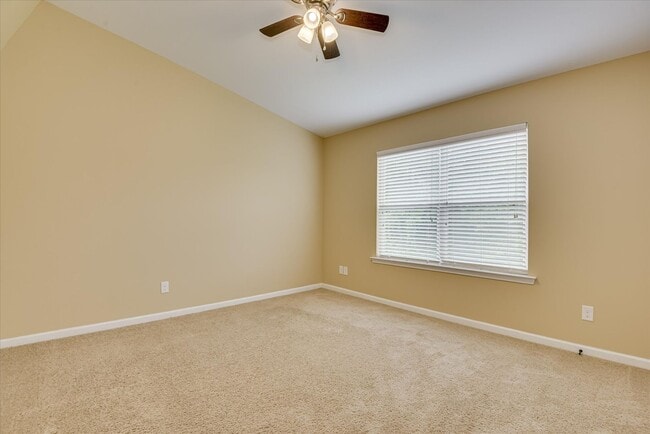 Building Photo - 4 Bedroom 2.5 Bath in Crawford Creek