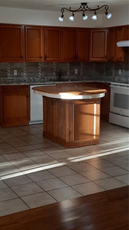 Building Photo - 1333 Bender Ave