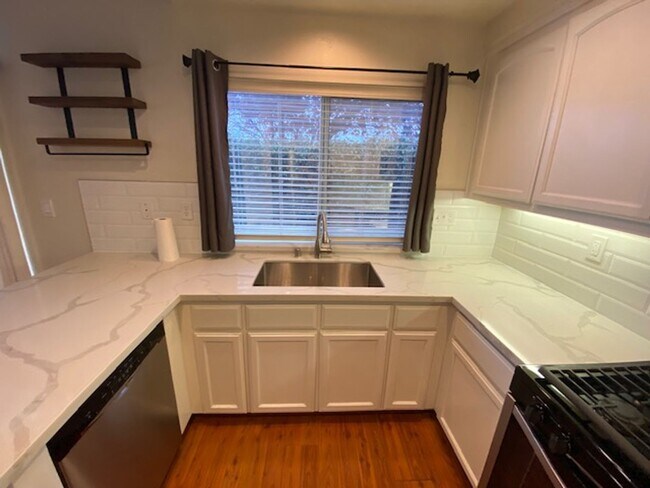 Building Photo - LAS PALMAS II 3 BED/ 2 BATH HOUSE FOR RENT
