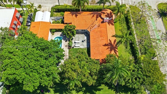 Building Photo - 2300 S Miami Ave
