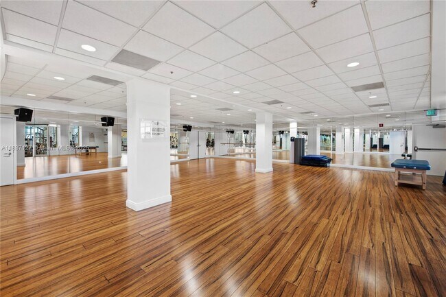 Building Photo - 808 Brickell Key Dr