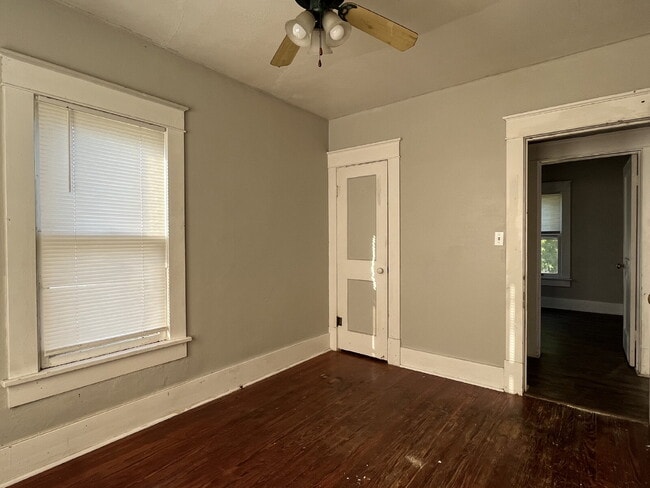 Building Photo - 2 Bedroom for Lease