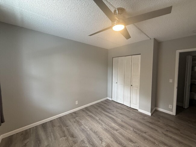 Building Photo - 3211 SW 44th St